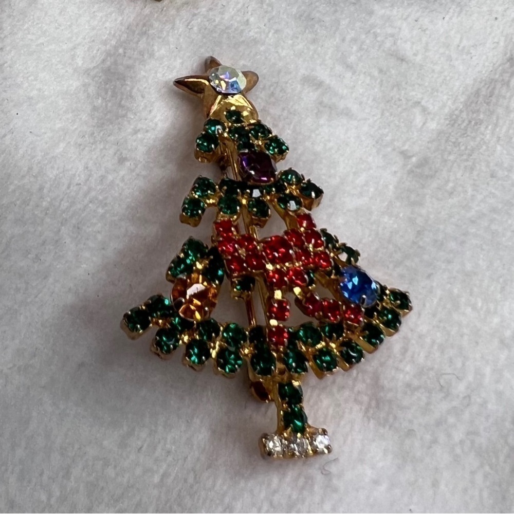Vintage Rhinestone Christmas Tree Brooch - Picture 4 of 4